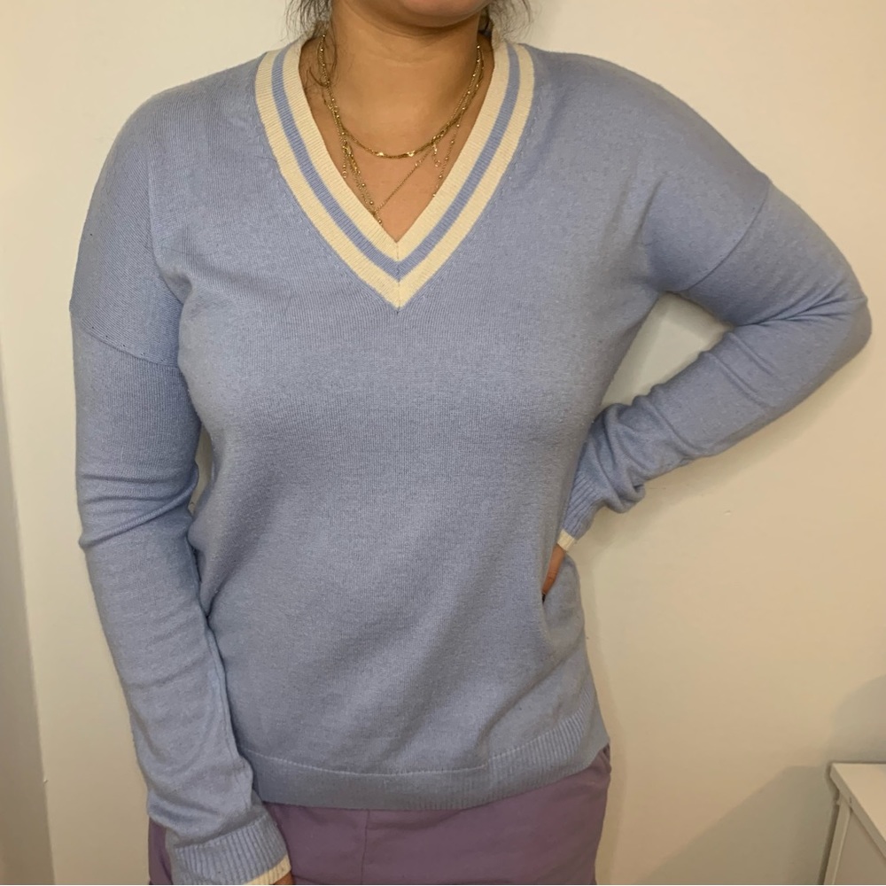 Gap contrast trim v neck light blue sweater